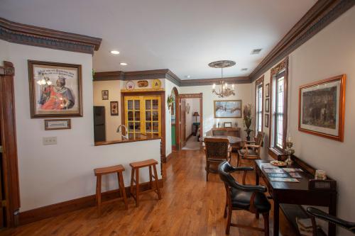 906 South 5th Street #201